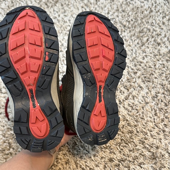 Vasque Kids Black and Gray Boots with Red Laces - Picture 5 of 6